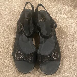 Dansko June Black Lizard Embossed Leather Buckle Slingback Sandals LIKE NEW
